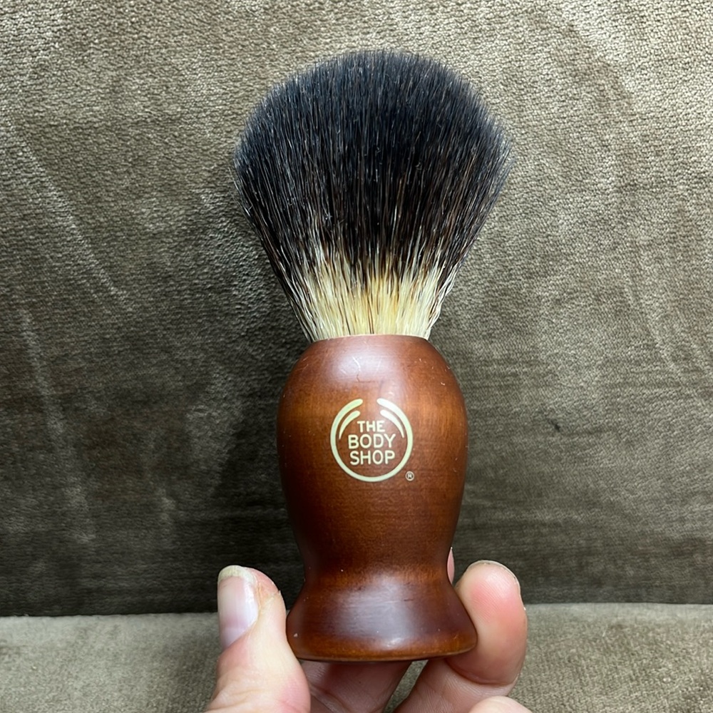 NWOT The Body Shop Shave Brush